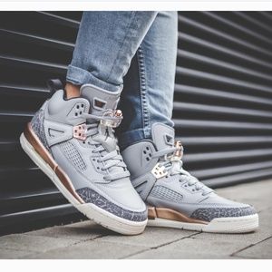 Jordan . Spizike Wolf Grey Sneakers